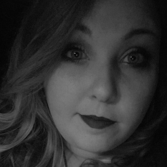 Meet your Posher, Julie - Picture 1 of 1